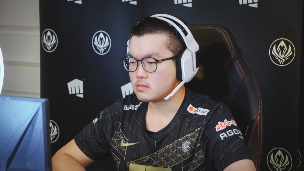 哈兰德重返赛场，领先优势明显首场状态出色，RNG观众沸腾！赛场气氛高涨