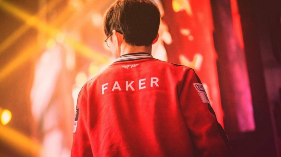 开云-Faker迎来十赛季出色发挥，IG观众热烈欢呼！全场沸腾不已-开云