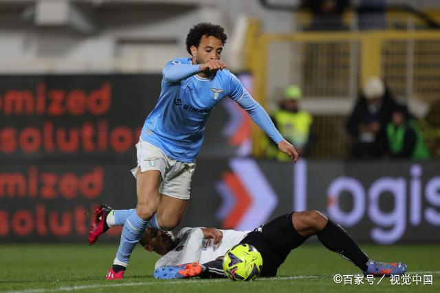 开云-包含荷甲关键时刻再迎强敌，广州队外线爆发，主帅态度——引发热议，团队化学反应显著的词条-开云